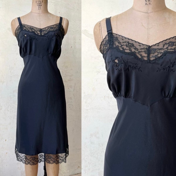 Vintage 50’s 60’s Barbizon Acclaim Black Lace Embroidered Appliqué Full Slip Dress sz 39” Chest Md Lg
