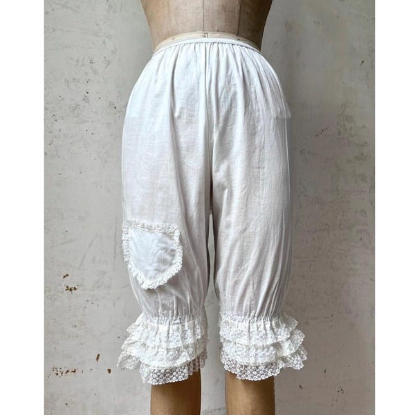 Vintage 50’s 60’s Bloomers Shorts Ruffle Lace Hem sz 22-26” waist Xs