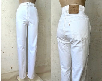 Vintage 70’s 80’s Levi’s 950 Orange Tab White Denim Taper Leg Mom Jeans sz 31” Waist 30” Inseam 14 Md Made in USA