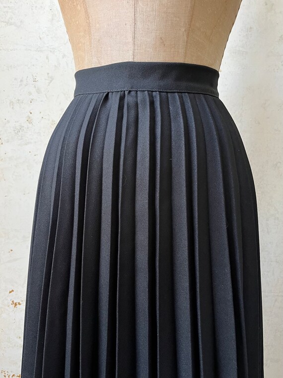 Vintage 70’s Black Pleated Midi Skirt sz 24” wais… - image 3