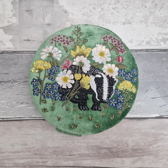 Green velvet Jewellery Box with an embroidered Badger and Flower Design. Magnetic closing, integrated mirror.