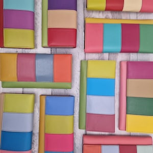 Eva - Monedero/Cartera de Cuero Reciclado. Paleta de Colores Arcoíris Brillantes. Diseño práctico, con muchos compartimentos. Ideal para regalar, cumpleaños o aniversario.