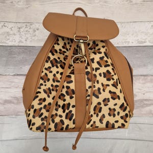 Ridhi - Mochila de couro com estampa animal