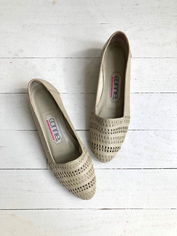 Greige woven skimmers | 1980s woven flats | 1980s