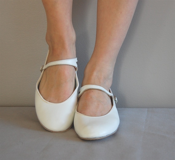 white flat shoes size 8