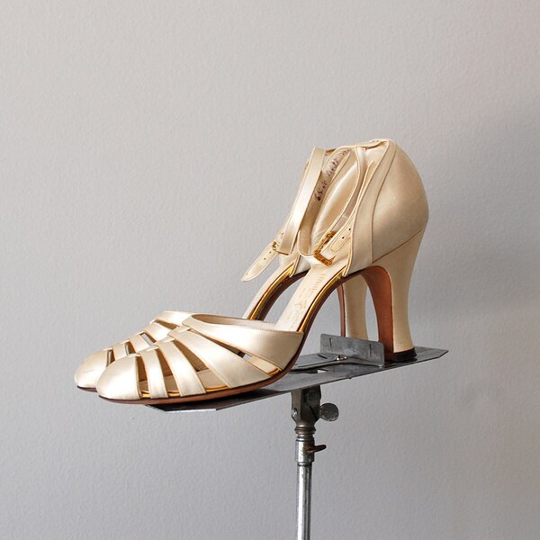 1930s shoes / 30s wedding shoes / Shimmer Satin heels