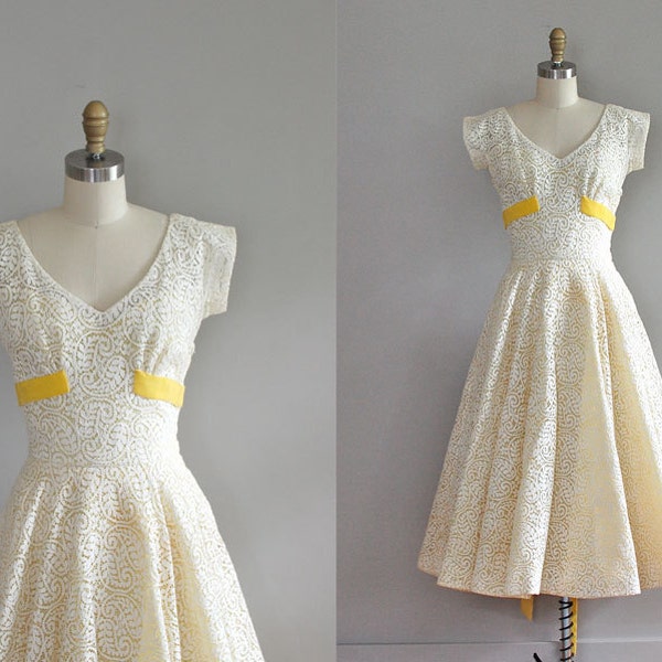 1950s dress / vintage 50s / Bee's Wing lace dress