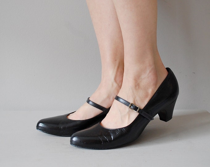 1960s mary jane shoes