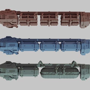 Może przedstawiać: Trzy trójwymiarowe modele statku kosmicznego, każdy w innym kolorze: brązowym, niebieskim i zielonym. Statek kosmiczny jest długi i cylindryczny z ostrym nosem i szeregiem małych, prostokątnych okien wzdłuż boku.