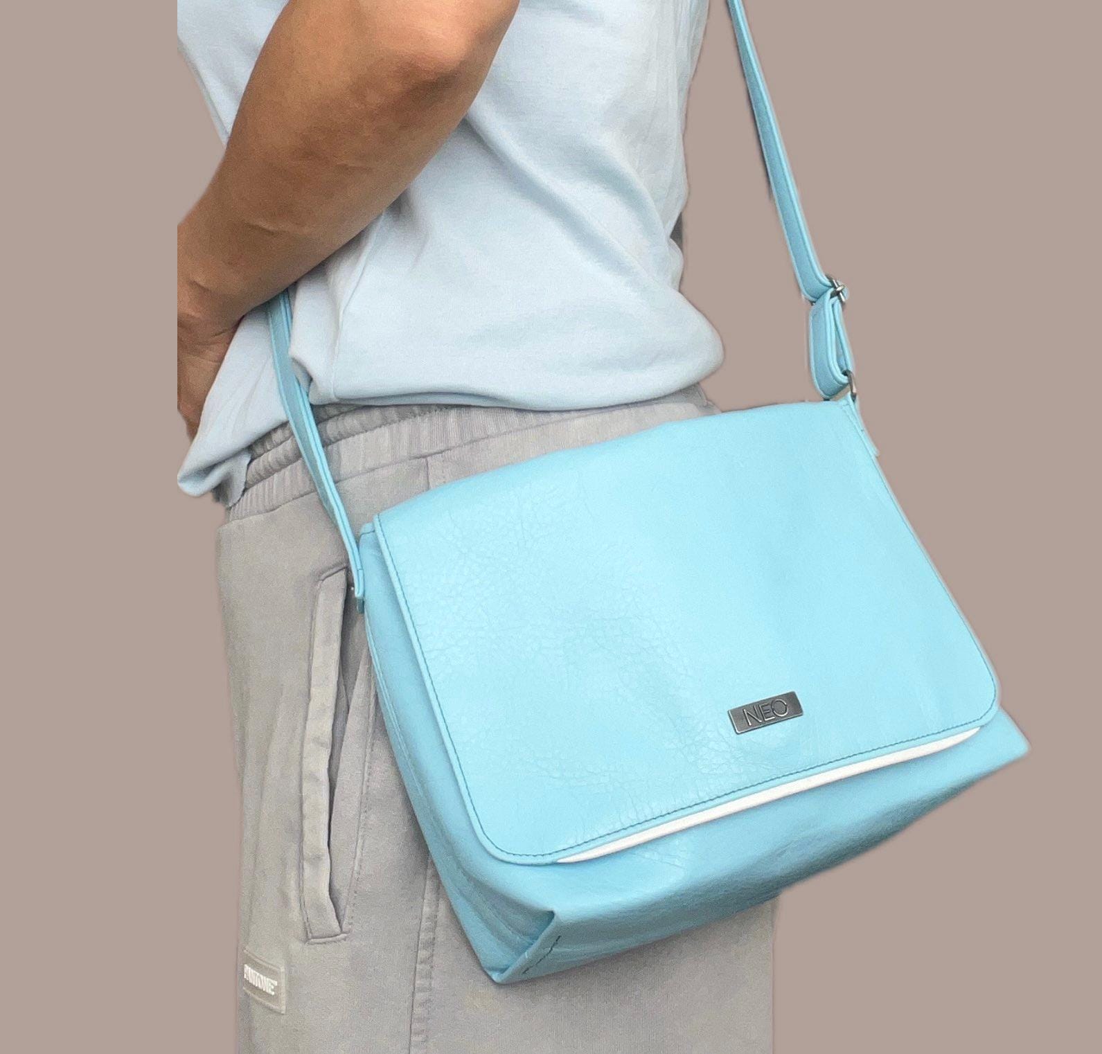 Adidas laptop messenger bag 2025