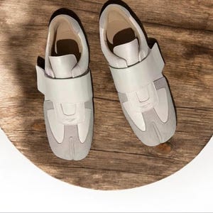 靴 BEAUTIFUL SHOES SLIT SHOES 25cm Shoes Tabi Sneakers With Toe Slit Shoes White in Japanese