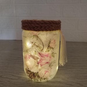 Lanterne en pot LED avec roses, bougeoir rose rose, décoration florale romantique, veilleuse florale, décoration shabby chic, cadeau pour elle, lumière de la chambre