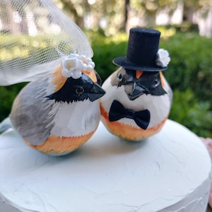 Woodland Wedding Cake Topper – Rustic Wooden Bird Couple, Handcrafted Bride and Groom Figurines, Wooden Cake Topper with  Bride and Groom