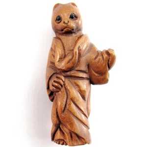 Kimono Kitty Hand-Carved Boxwood Ojime Bead