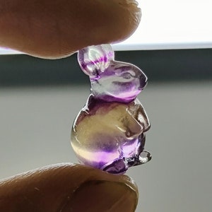 Figura de conejo en miniatura de fluorita del Año del Conejo