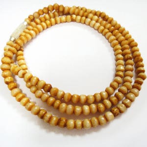 Collier de style Mala jaune en os de buffle d&#39;eau de 20 pouces avec perles de 3 mm