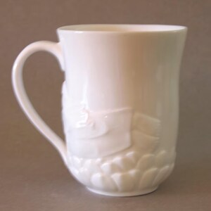 White Porcelain Reclining Buddha Mug with Lotus Lid image 8