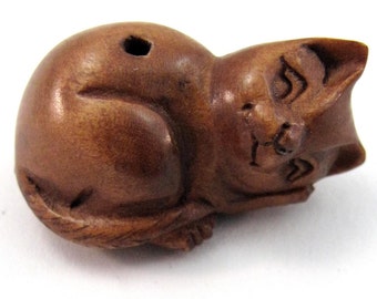 Resting Kitty Hand-Carved Boxwood Ojime Bead