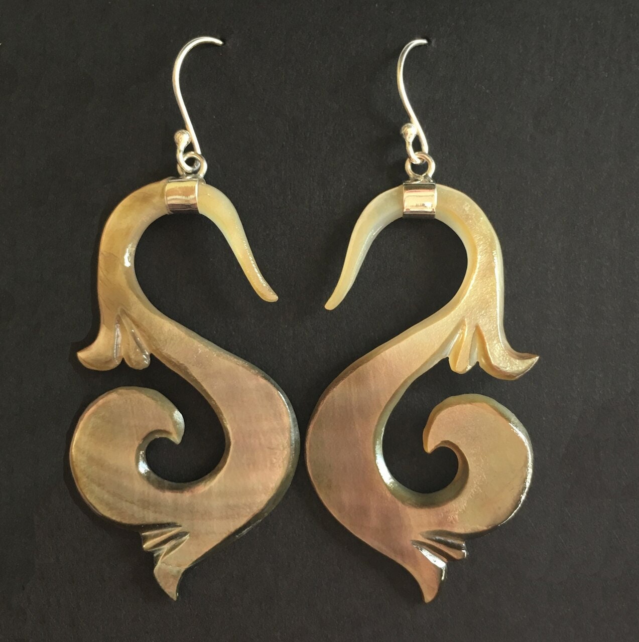 Boucles D'oreilles Coquillage Nacré Métal Argenté - 5,6 Cm - Neuf Sans Emballage