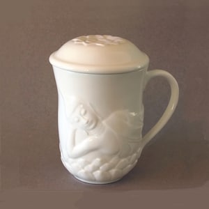 White Porcelain Reclining Buddha Mug with Lotus Lid image 1