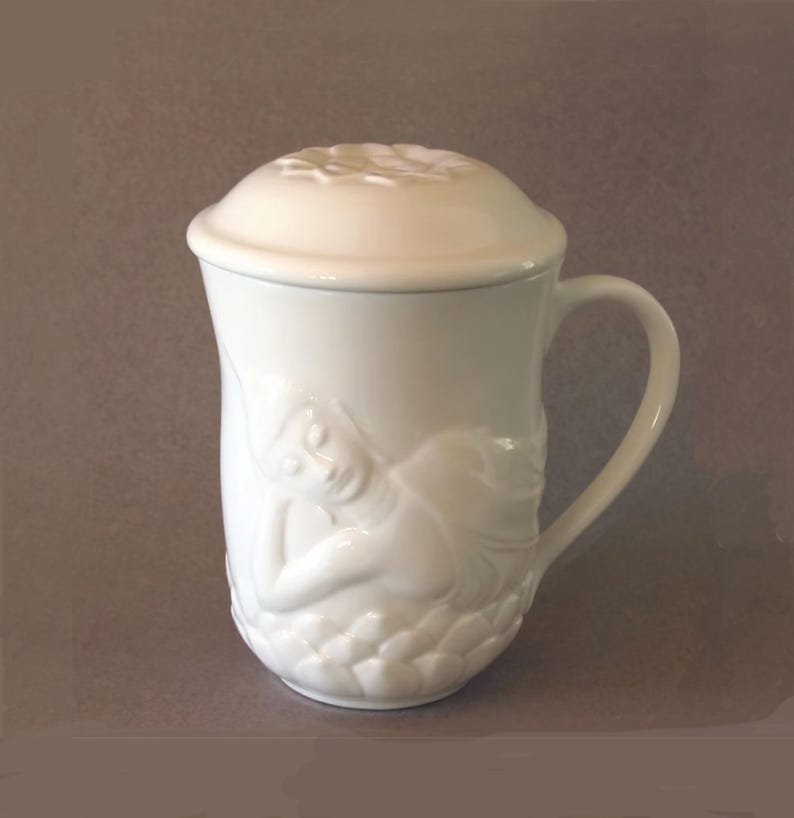 White Porcelain Reclining Buddha Mug with Lotus Lid image 1