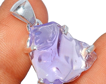 Pendentif quartz lavande - forme rare de quartz rose