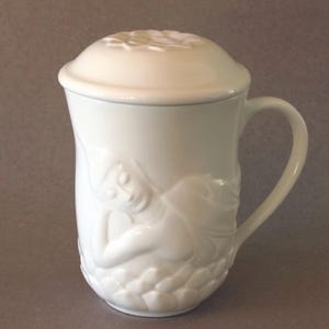 White Porcelain Reclining Buddha Mug with Lotus Lid image 2