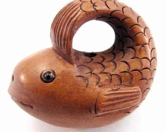 Playful Baby Fish Hand-Carved Boxwood Ojime Bead