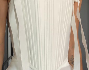 Corsé de satén azul real sobre el busto: Bustier renacentista a medida, tallas grandes.