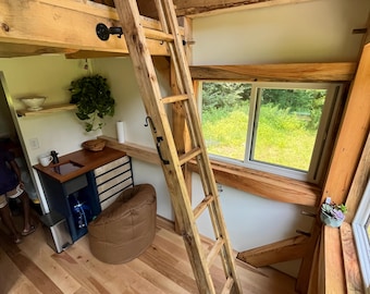 メープル材 - タイニーハウス向けカスタム折りたたみ式ロフトはしご | 省スペース木製はしご | 受注生産