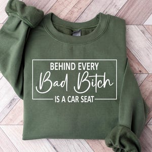 Camiseta "Detrás de cada perra mala hay un asiento de coche", camiseta divertida "Vida de mamá", sudadera "Mujer empoderada", regalo para mamá que comparte coche, camiseta moderna para mamá, regalo para mamá primeriza
