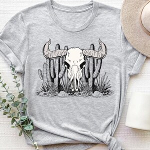 Retro Bull Skull Shirt, Boho Cow Skull Cactus Shirt, Retro Wild West Shirt,Western Graphic Tee for Women,Plant Lady Tee,Southwest Sweatshirt