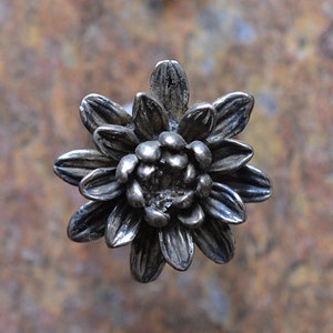 Large Mum Flower Sterling Botanical Ring image 4