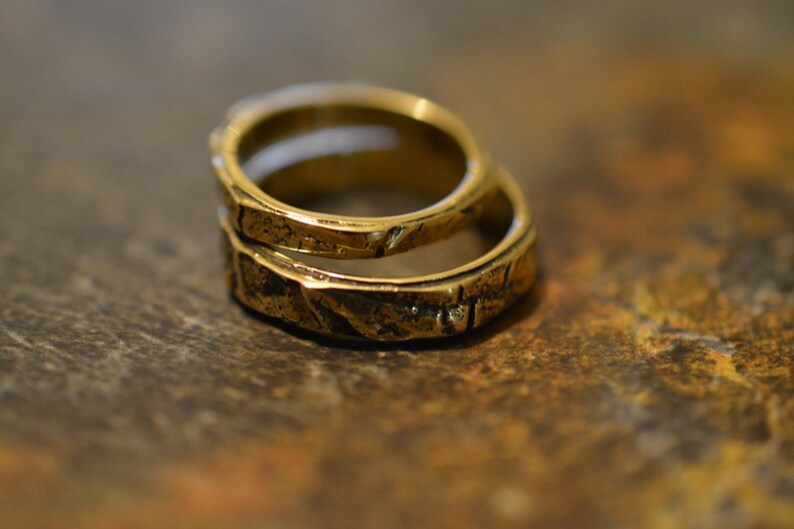 14K Gold Wedding Ring set Leaf Texture Natural Woodland Style image 3