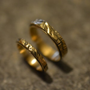 14K Gold Wedding Ring set Leaf Texture Natural Woodland Style image 2