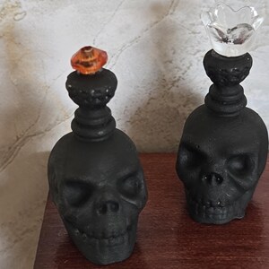 Miniaturas de casa de bonecas Caveiras Garrafas