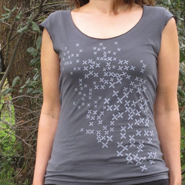 Cap Sleeve Scoop Neck Tee with mini flower print in Asphalt Gray - Size L - Free Shipping - Made in USA