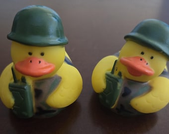 2 pcs Army Rubber Duck with camo helmet