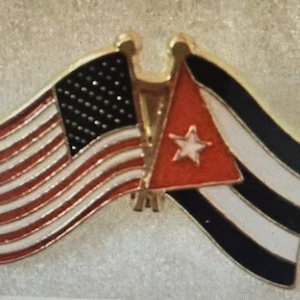 2 pcs USA Cuba Friendship Flag lapel Pin