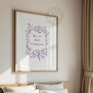 Decoração de berçário com coroa de flores roxas, pôster de afirmação, obra-prima de Deus, Efésios 2:10