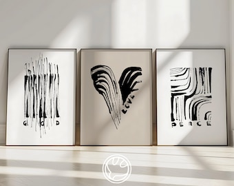 Puede incluir: Tres impresiones de arte abstracto en blanco y negro con las palabras "Dios", "Amor" y "Paz" escritas en negro sobre un fondo blanco.