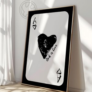 Trendy Ace of Hearts Druck Gott ist Liebe Christliche Wandkunst Minimalistisches Bibelzitat Poster