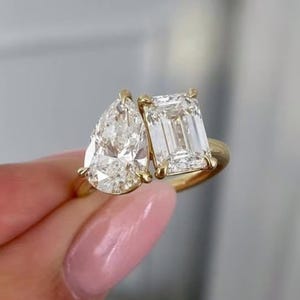 4.0 CT Emerald & Pear Moissanite Engagement Ring 14K Solid Gold Double Stone Ring Toi et Moi Ring for Women Gold Promise Ring Gift For Her
