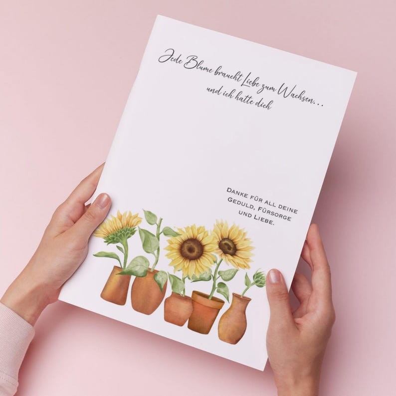 K&ouml;nnte beinhalten: Eine Karte mit einer Aquarell-Illustration von Sonnenblumen in T&ouml;pfen. Der Text auf der Karte lautet "Jede Blume braucht Liebe zum Wachsen... und ich hatte dich DANKE F&Uuml;R ALL DEINE GEDULD, F&Uuml;RSORGE UND LIEBE."