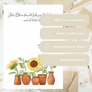 K&ouml;nnte beinhalten: Ein druckbarer Kunstdruck mit einer Aquarell-Illustration von f&uuml;nf Sonnenblumen in Terrakotta-T&ouml;pfen. Der Druck enth&auml;lt Anweisungen zum Herunterladen, Drucken und Einrahmen des Bildes. Der Text auf dem Druck lautet "Jede Blume braucht Liebe zum Leben und ich hatte die de", "PDF herunterladen", "Datei ausdrucken", "Handabdruck drauf" und "Bild einrahmen".