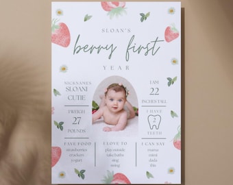 Può includere: Un poster illustrato rosa e verde per il primo compleanno con una foto di una bambina. Il poster ha un tema di fragola e include dettagli come i soprannomi del bambino, il suo peso, la sua altezza e i suoi cibi preferiti.