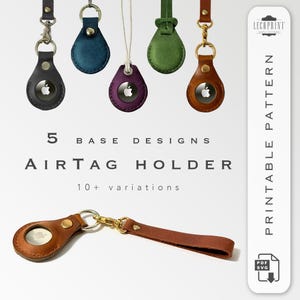 Può includere: Cinque diversi design di porta AirTag in vari colori, tra cui nero, blu, verde, viola e marrone. I design sono mostrati con un logo Apple sul davanti. Il testo "5 BASE DESIGNS AIRTAG HOLDER 10+ variations" è visualizzato sotto i design. Il testo "PRINTABLE PATTERN" è visualizzato sul lato destro dell'immagine. Il testo "PDF SVG" è visualizzato in un'icona di download sul lato destro dell'immagine.