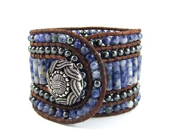 Blå sodalitpärlor i läder, manschettarmband, ädelstensrörpärlor, handgjorda, 5 rader med hematitpärlor på mörkt naturligt lädersnöre, boho, hippie