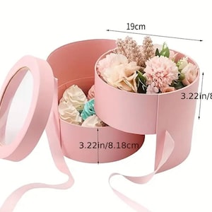 caja de regalo con flores eternas