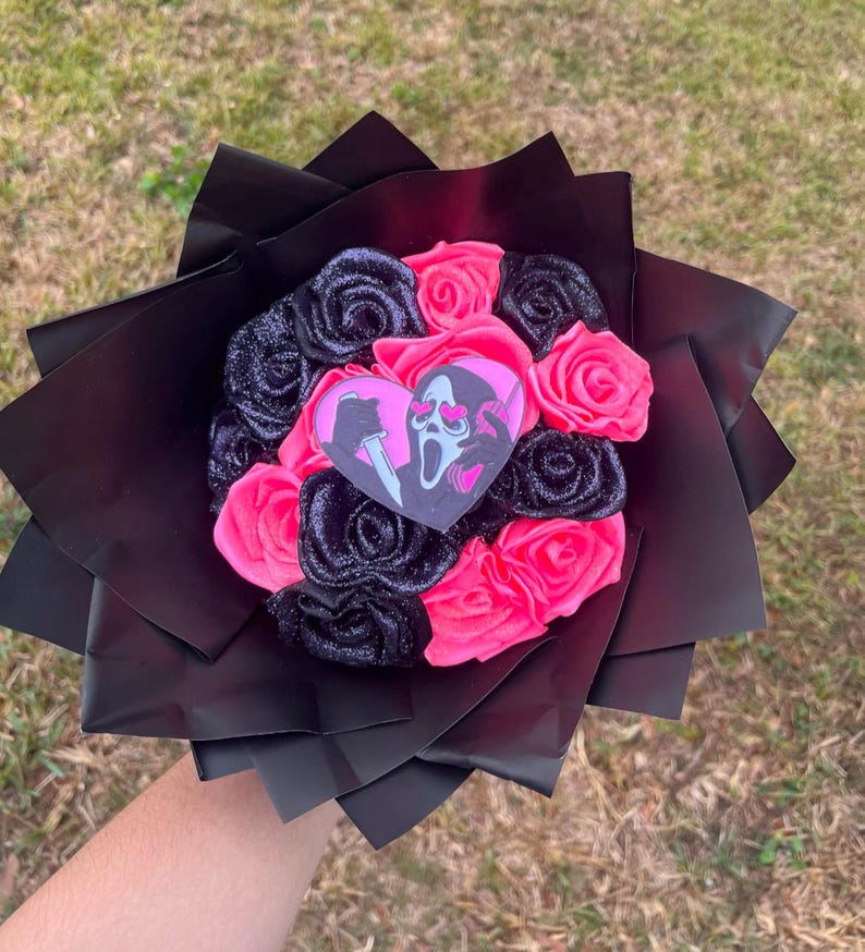 Scream Glitter Ribbon Rose Eternal Bouquet| 12 Count | Spooky Bouquet ...
